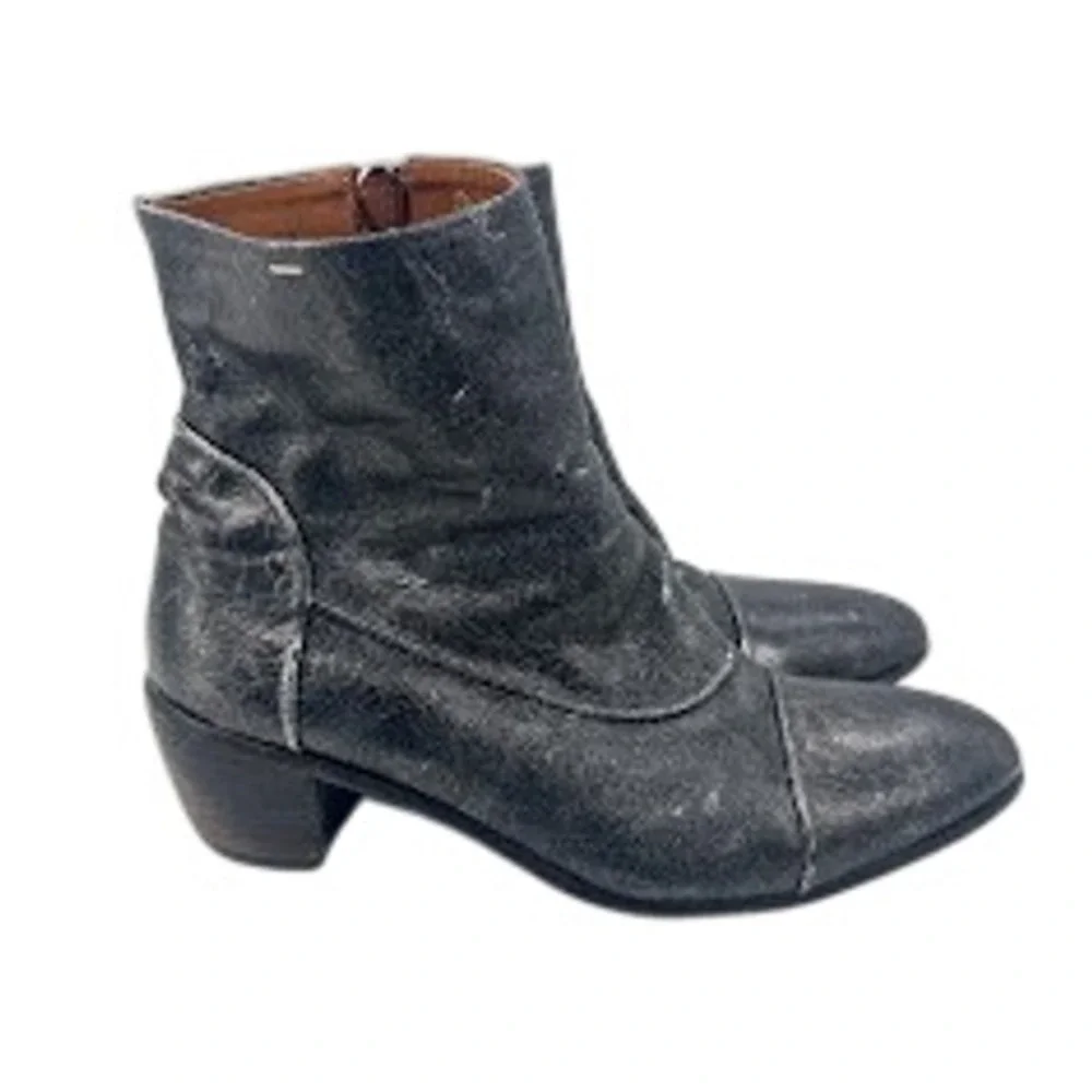 Fluevog Passage Preet Distressed Boots Black Crackle Leather Ankle Boots W11